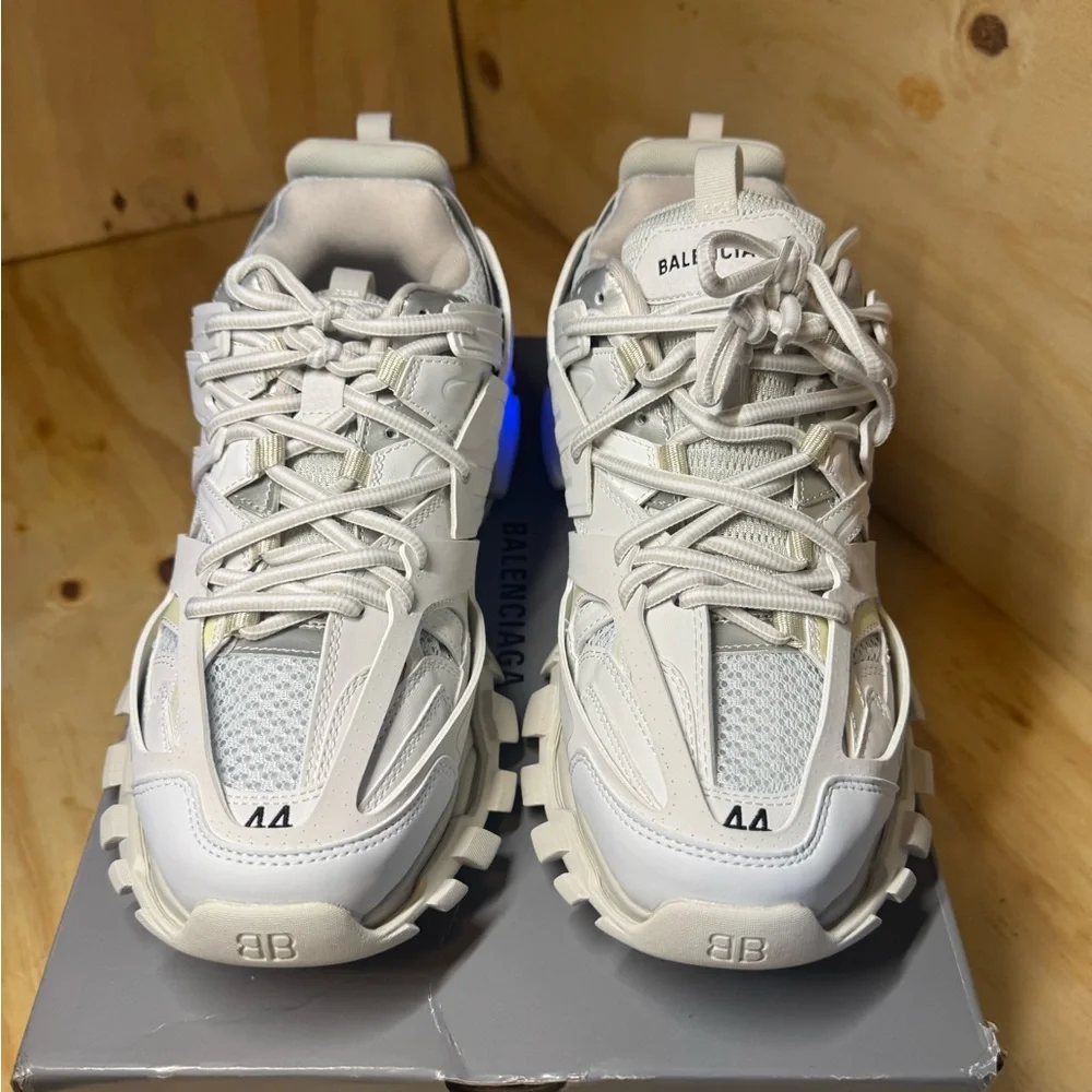 Balenciaga Gray and White Track Sneakers new , one led doesn’t work - Picture 4 of 5